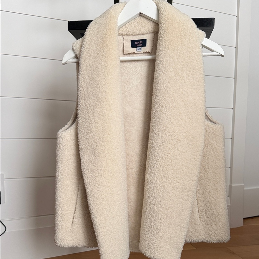 nordic soft sherpa vest in cream -